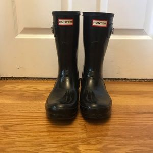 Hunter short glossy rain boots